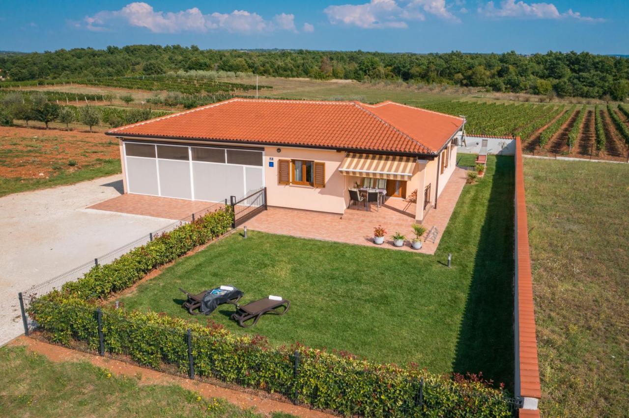 Sveti Lovreč Pazenatički Villa Gracia מראה חיצוני תמונה