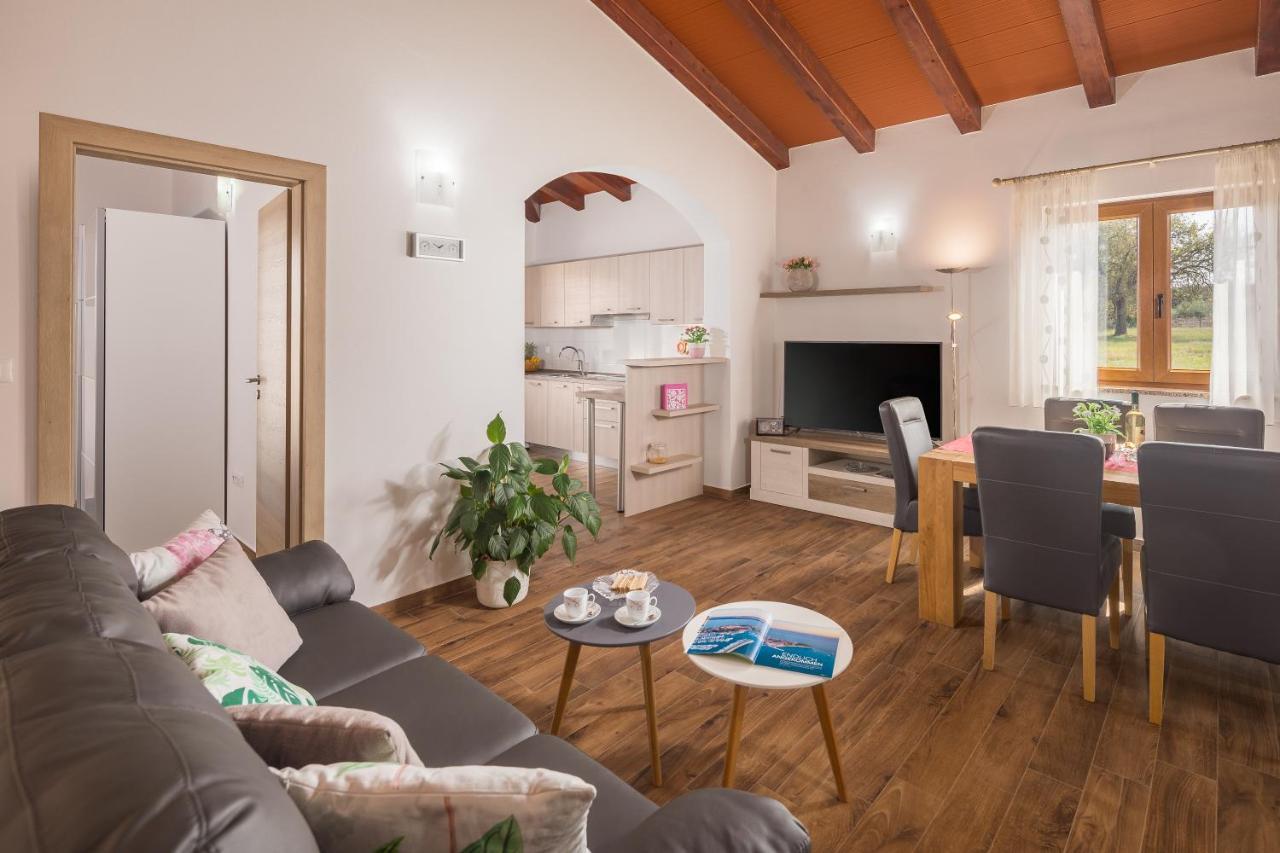 Sveti Lovreč Pazenatički Villa Gracia מראה חיצוני תמונה