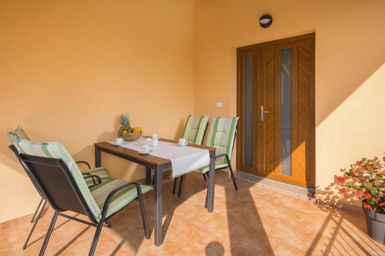 Sveti Lovreč Pazenatički Villa Gracia מראה חיצוני תמונה