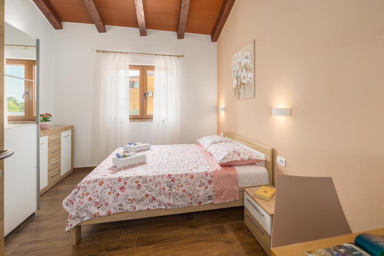 Sveti Lovreč Pazenatički Villa Gracia מראה חיצוני תמונה